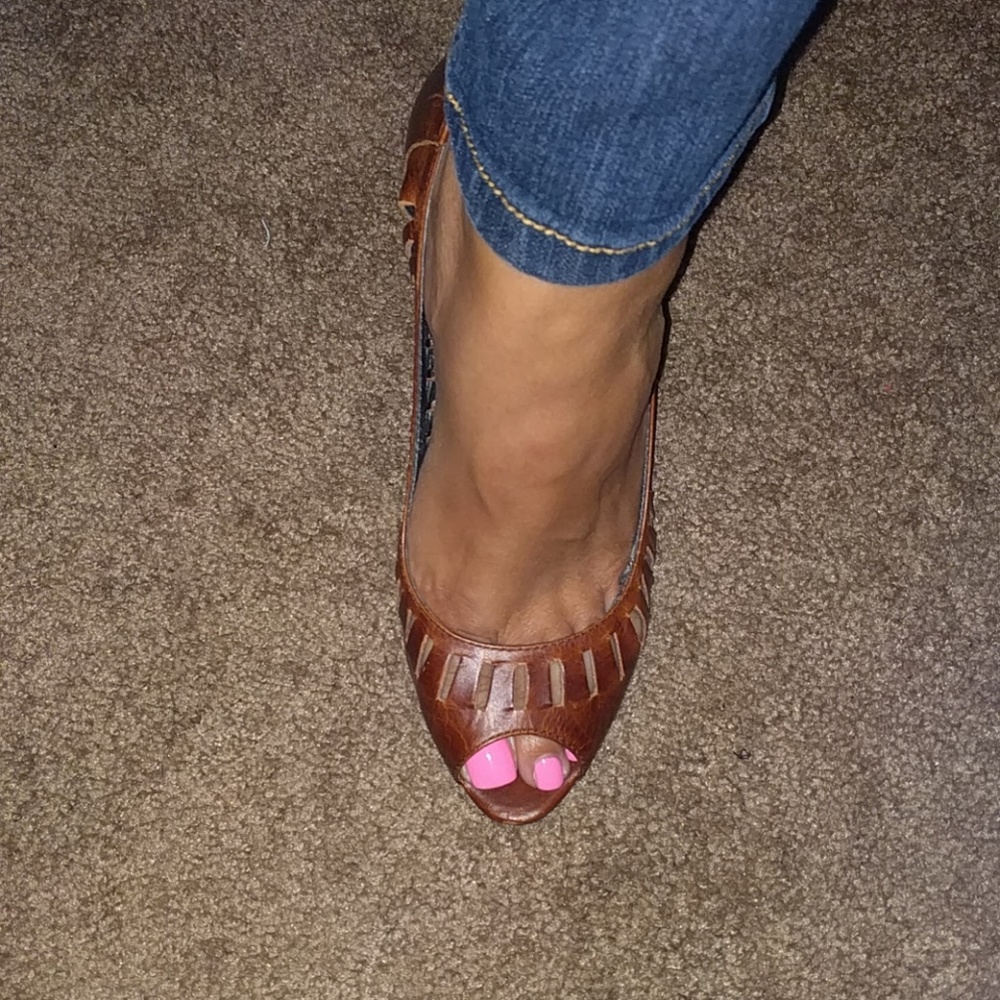 Brown Jessica Simpson pumps